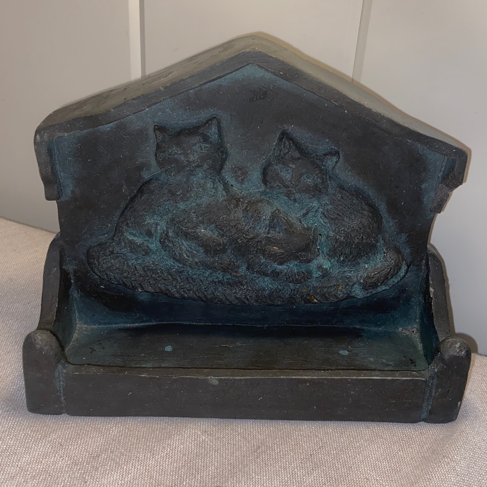 Vintage cat sculpture figurine wall hanging kittens on rug small wall shelf